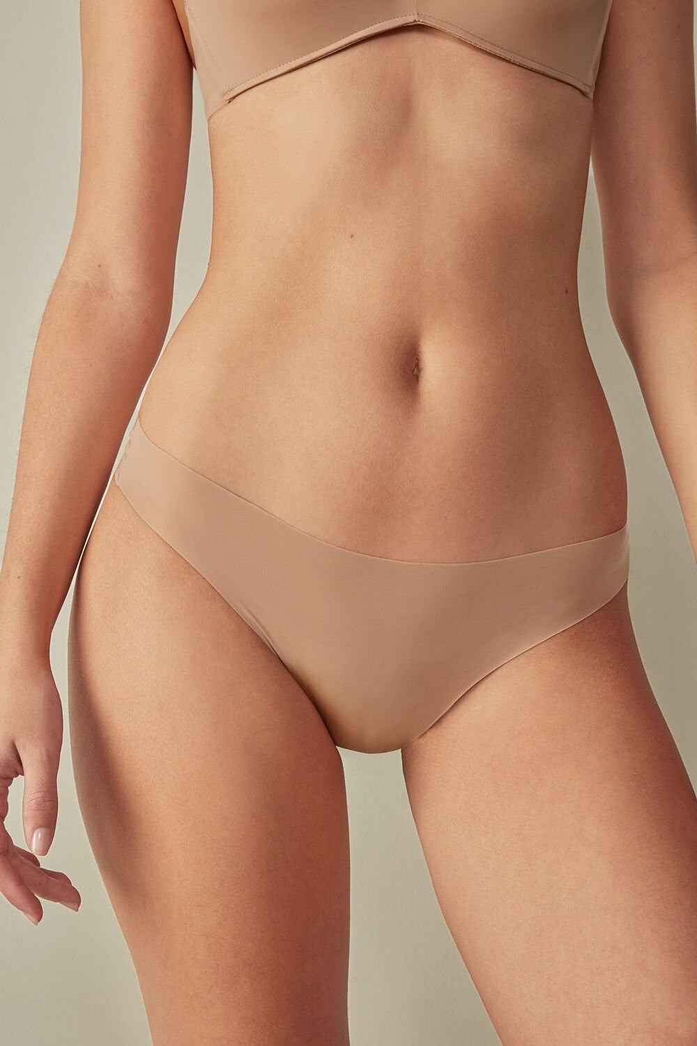 Intimissimi Brazilian Panties in Seamless Ultra Light Microfiber Béžový | 6238904-YE