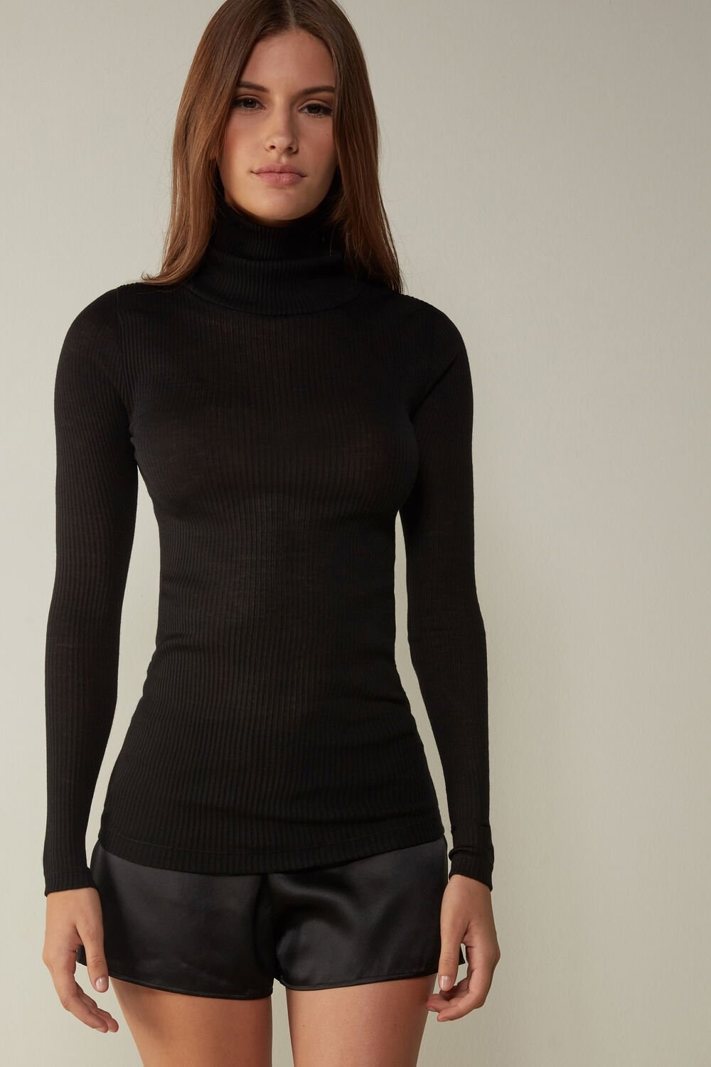 Intimissimi Long-sleeve High-Neck Tubular Top in Vlna and Silk Černé Černé | 1523870-JZ