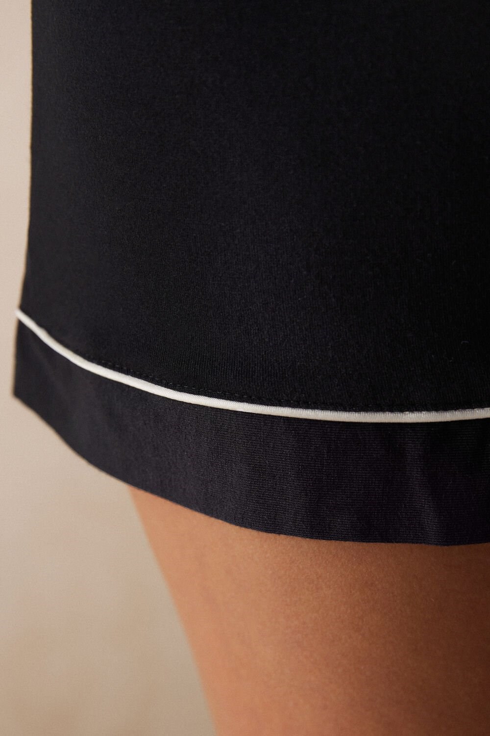 Intimissimi Modal Shorts with Contrast Trim Černé Černé | 3247601-KM