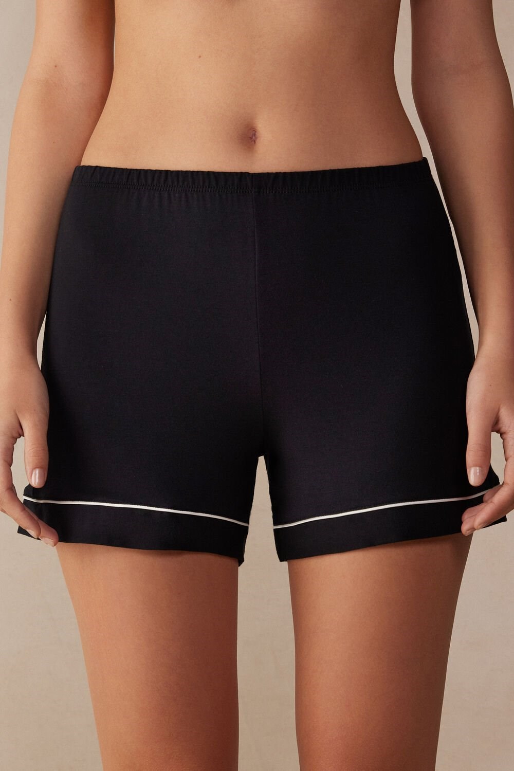 Intimissimi Modal Shorts with Contrast Trim Černé Černé | 3247601-KM