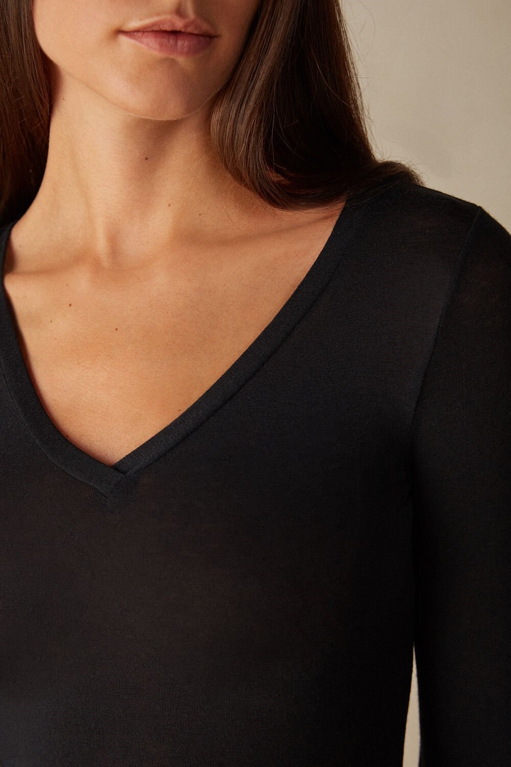 Intimissimi V-neck top in Modal Ultralight with Cashmere Černé Černé | 0276134-KB