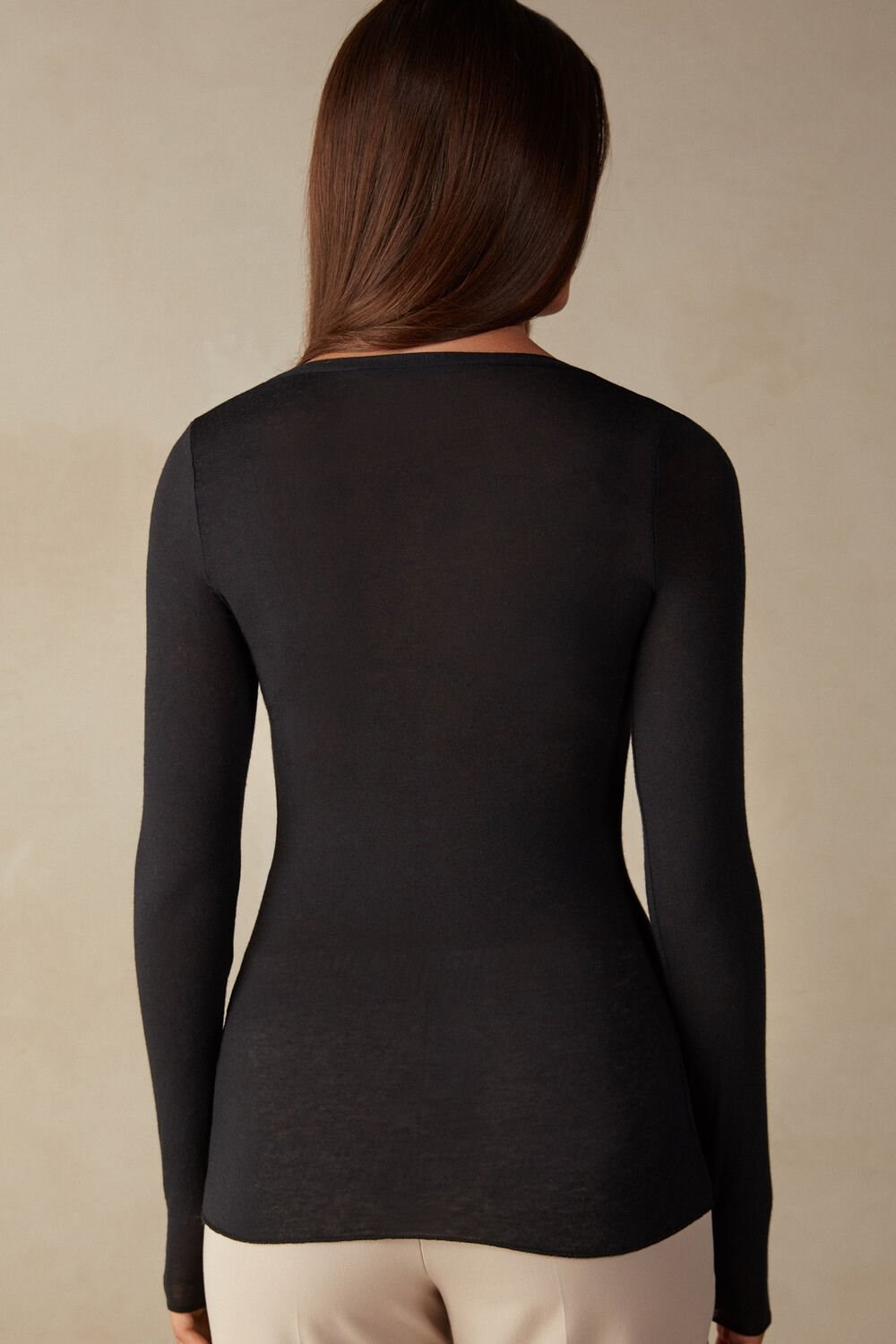 Intimissimi V-neck top in Modal Ultralight with Cashmere Černé Černé | 0276134-KB